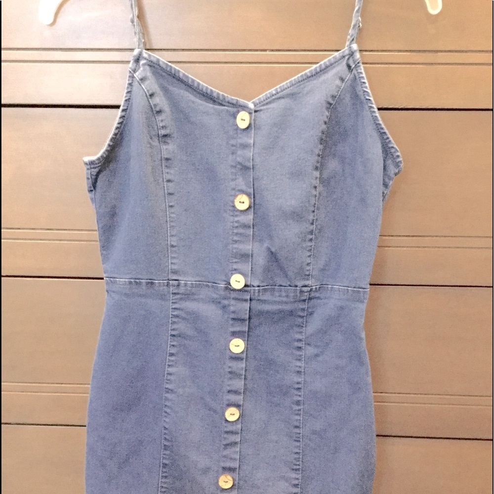 Denim Blue Spaghetti Strap Dress in Size: Medium!☀️🏖